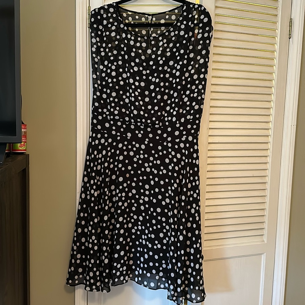 Cap sleeve Chicos black & white polka dot dress